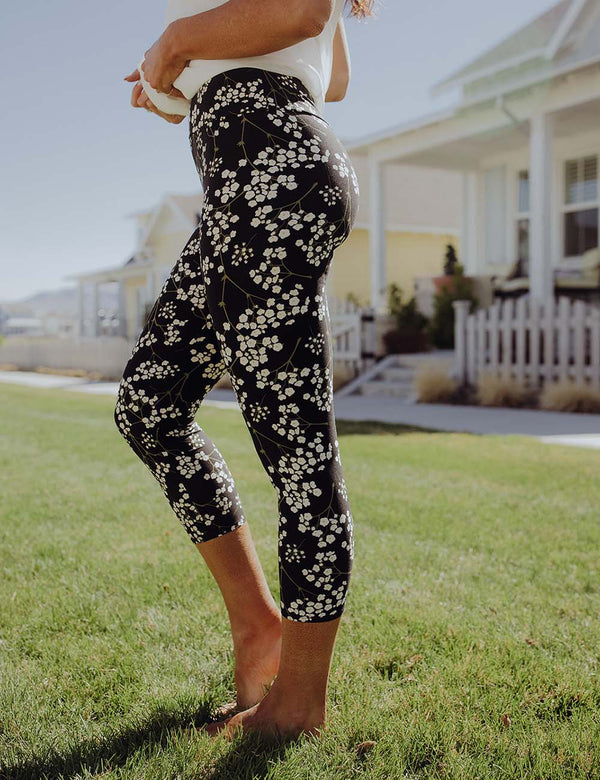 SA Exclusive Black Blossom Capri Leggings