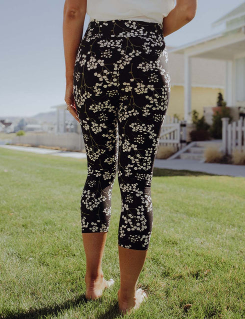 SA Exclusive Black Blossom Capri Leggings