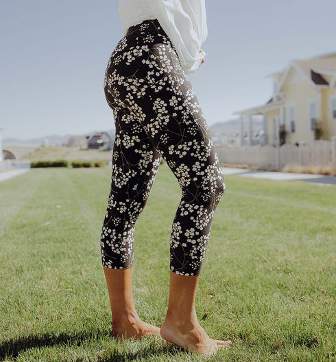 SA Exclusive Black Blossom Capri Pocket Leggings