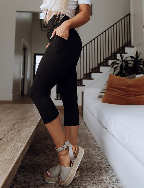 SA Exclusive Black Solid Capri Pocket Leggings