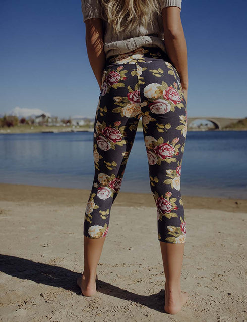 SA Exclusive Floral Fling Capri Pocket Leggings