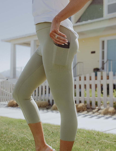 SA Exclusive Light Olive Solid Capri Pocket Leggings