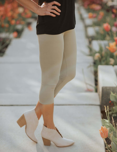 SA Exclusive Light Olive Capri Leggings