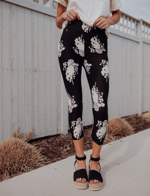 SA Exclusive Mod Floral Capri Leggings