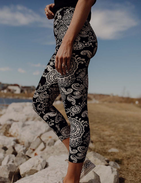 SA Exclusive Paisley Perfection Capri Leggings