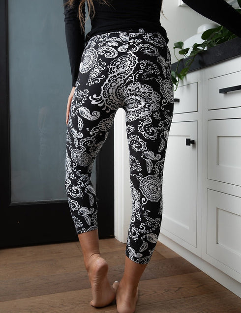 SA Exclusive Paisley Perfection Capri Pocket Leggings