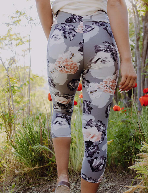 SA Exclusive Perfect Blooms Capri Leggings