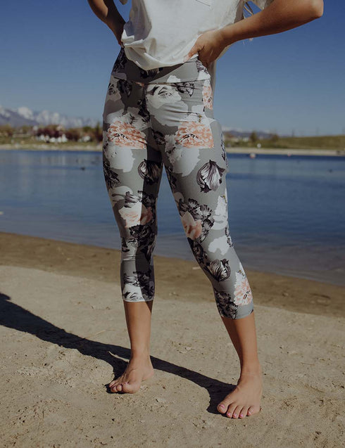 SA Exclusive Perfect Blooms Capri Pocket Leggings