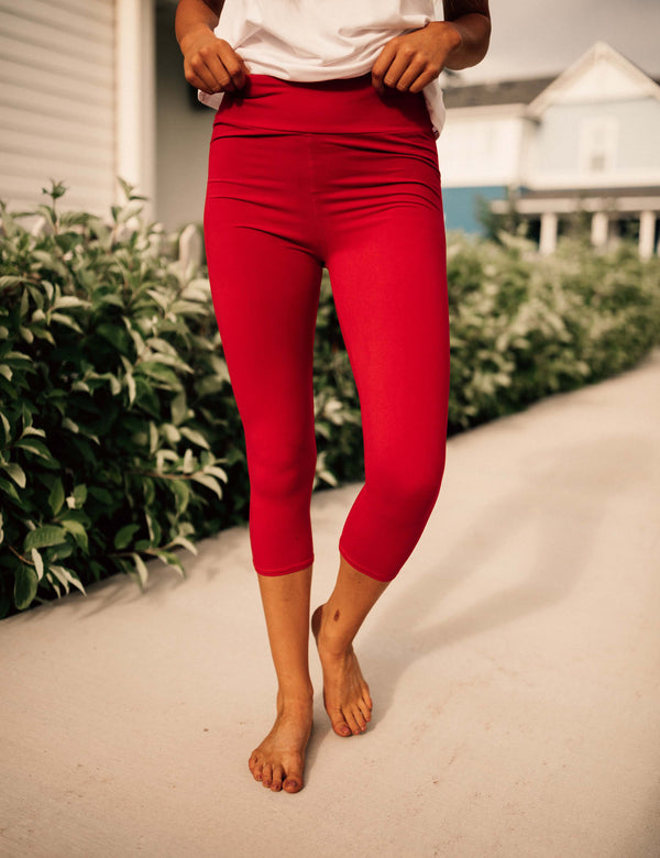 SA Exclusive Red Solid Capri Leggings