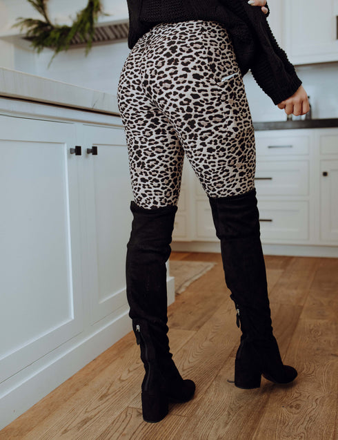 SA Exclusive Sassy Tan and Black Leopard Pocket Leggings