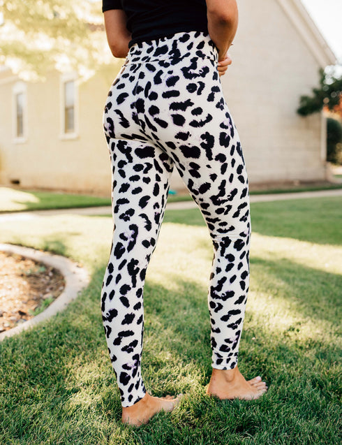 SA Exclusive Snow Leopard Leggings