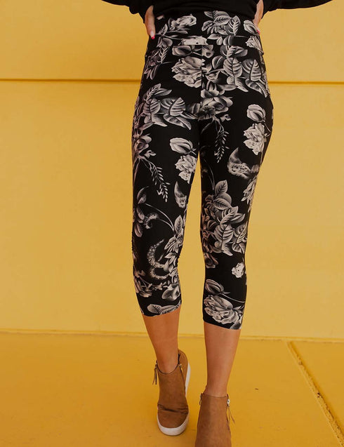 SA Exclusive Whimsical Blooms Capri Pocket Leggings